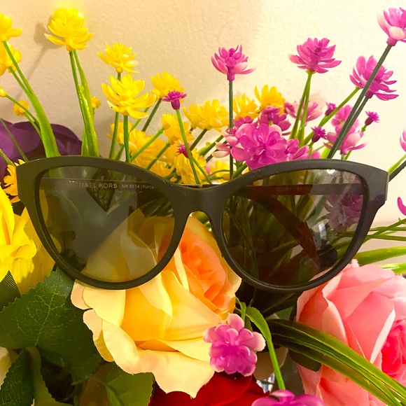 Like New Michael Kors Black Cat Eye Sunglasses with Silver Arms